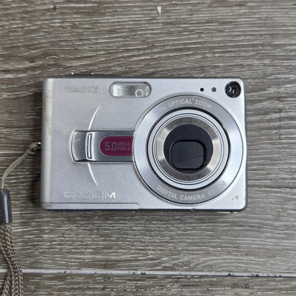Casio Exilim EX-Z50 5.0MP Digital Camera Silver Bundle Kastar Battery Tested